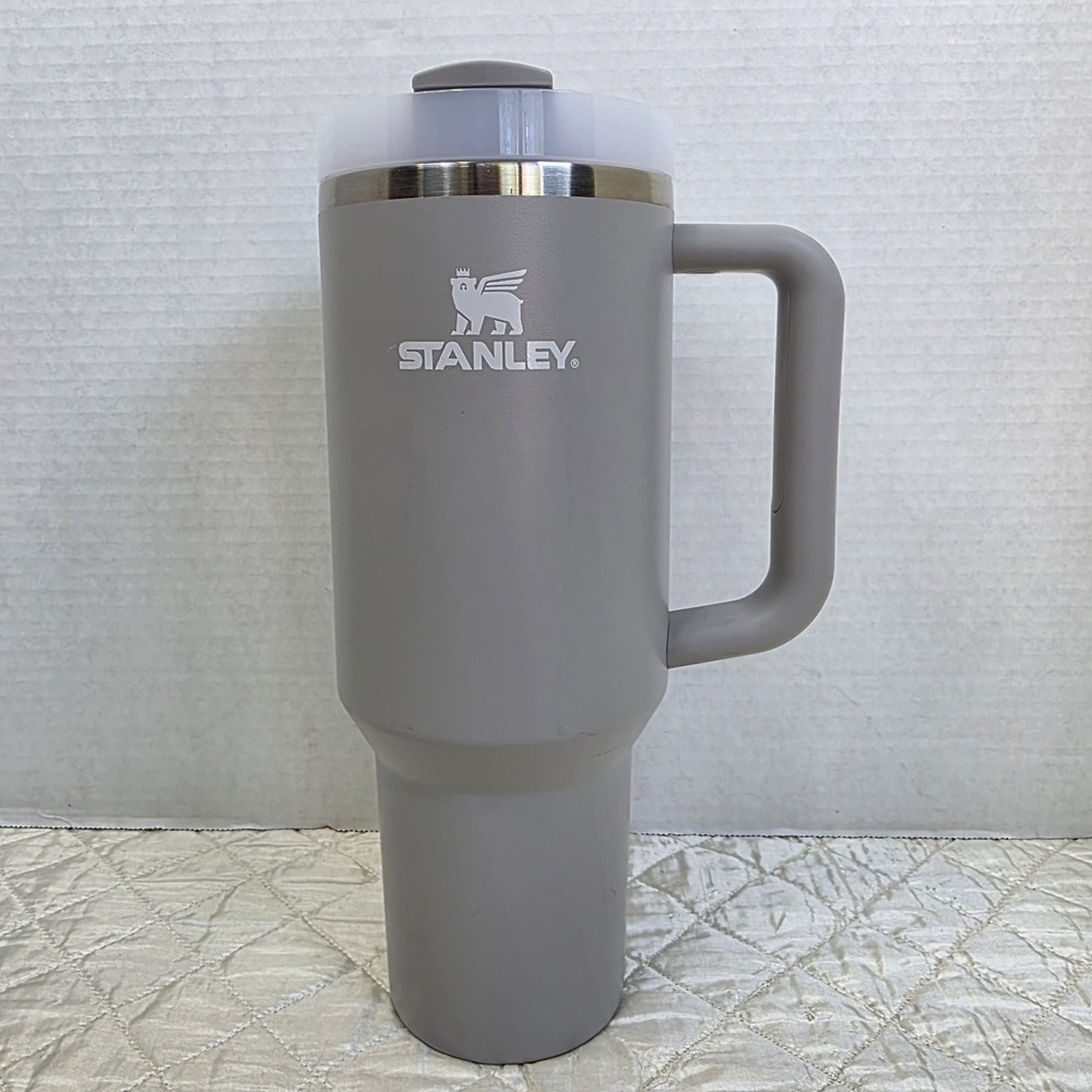 Stanley Flowstate Quencher H2O Double Vacuum Insulate Tumbler 40 oz Ash Grey